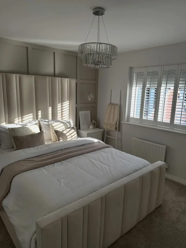 3. Use Light Colors the Smart Way (Without Making It Boring)
