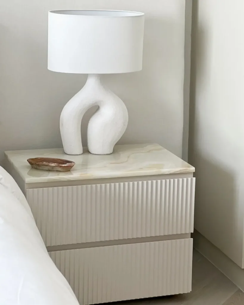 Choose Minimal Nightstand Decor