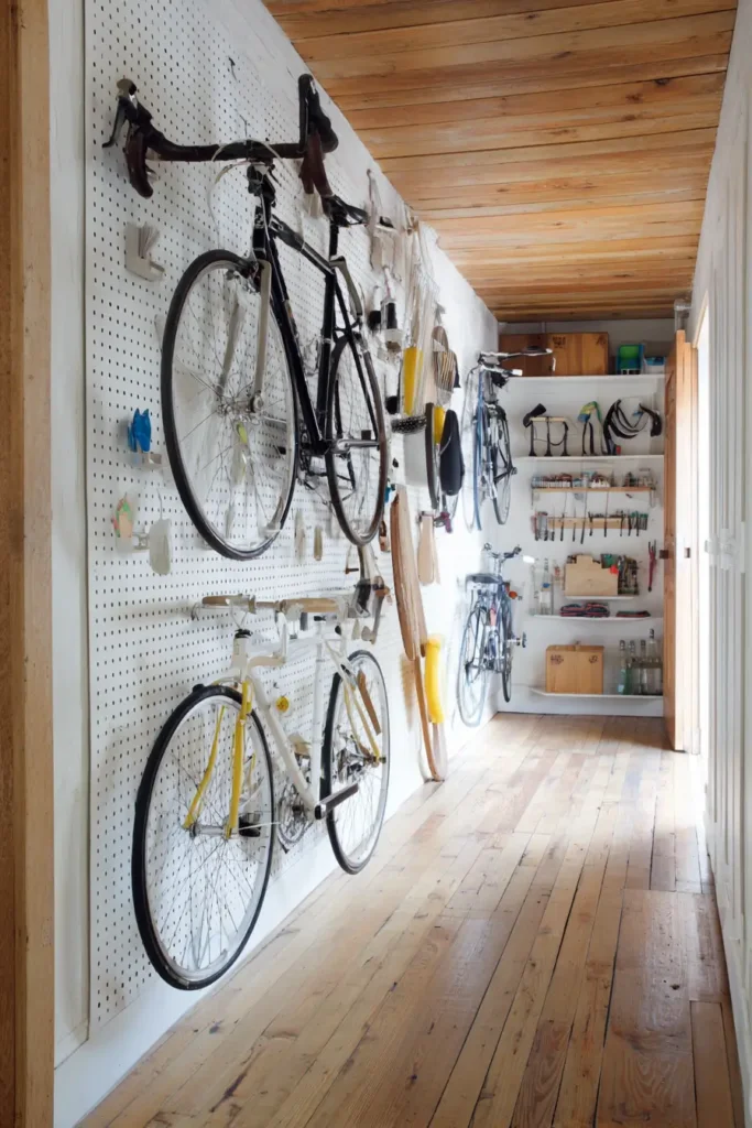 Vertical Utility Strips Instead of Bulkheads